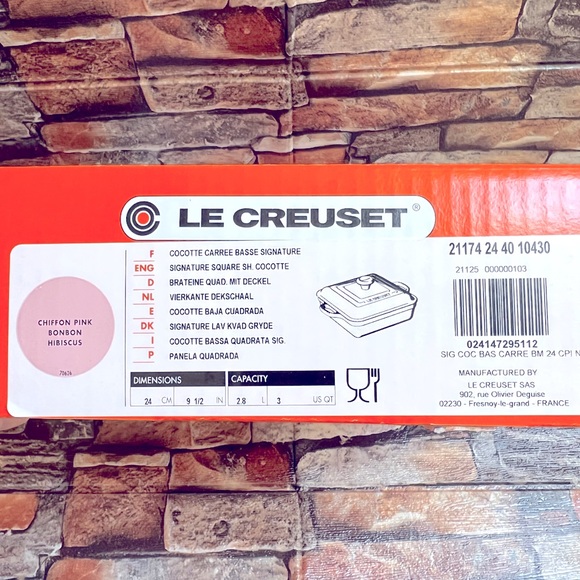 Le Creuset Square Signature Cast Iron in Black Interior (Chiffon Pink) - Picture 10 of 11